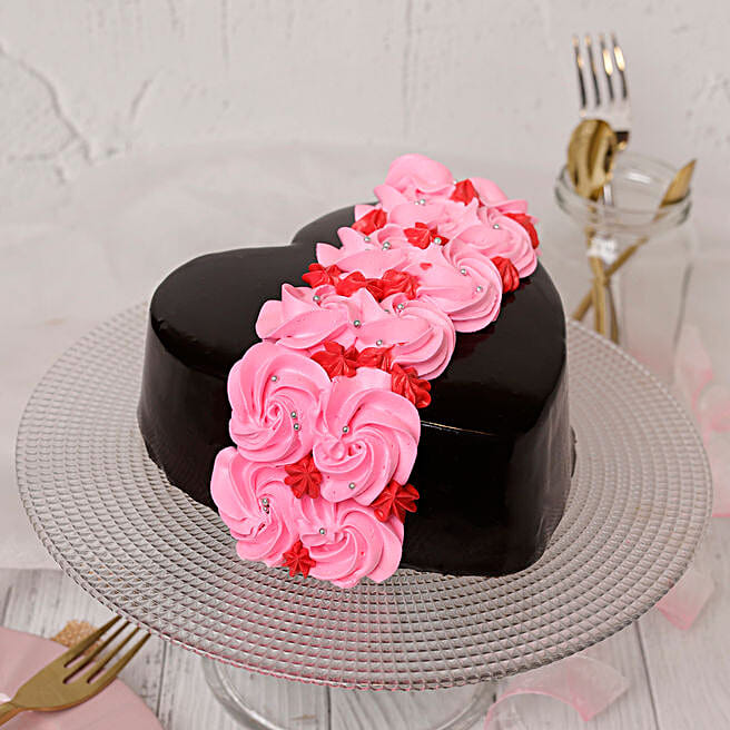 Roses On Heart Designer Cake