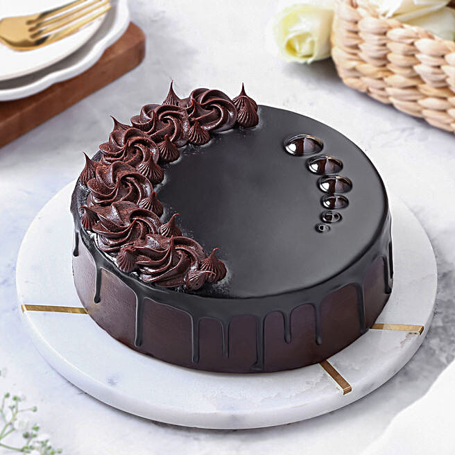 Velvety Chocolate Eggless Truffle Cake 1Kg